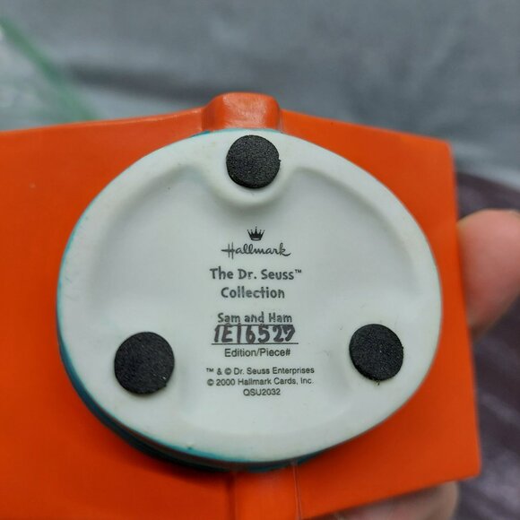 Dr. Seuss Cat In The Hat Figurine With Green Eggs & Ham Statue - Picture 8 of 9